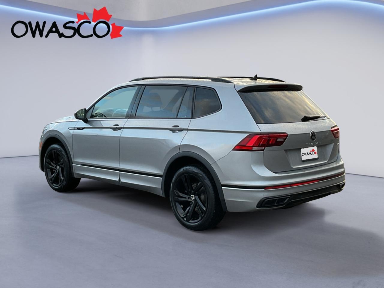 2023 Volkswagen Tiguan 2.0L Comfortline R-Line Black Edition! One Owner! Photo3