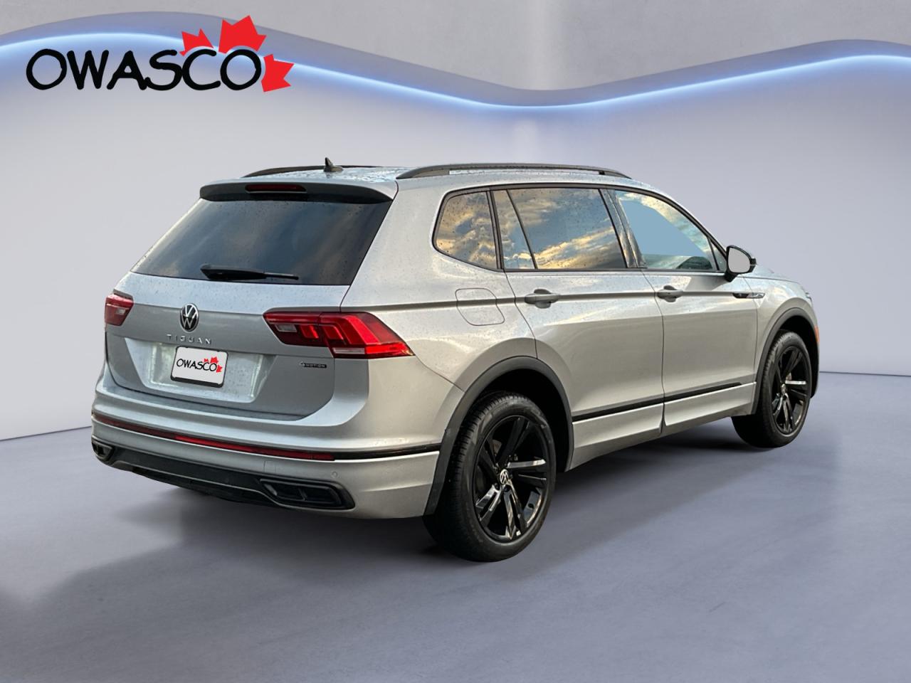 2023 Volkswagen Tiguan 2.0L Comfortline R-Line Black Edition! One Owner! Photo