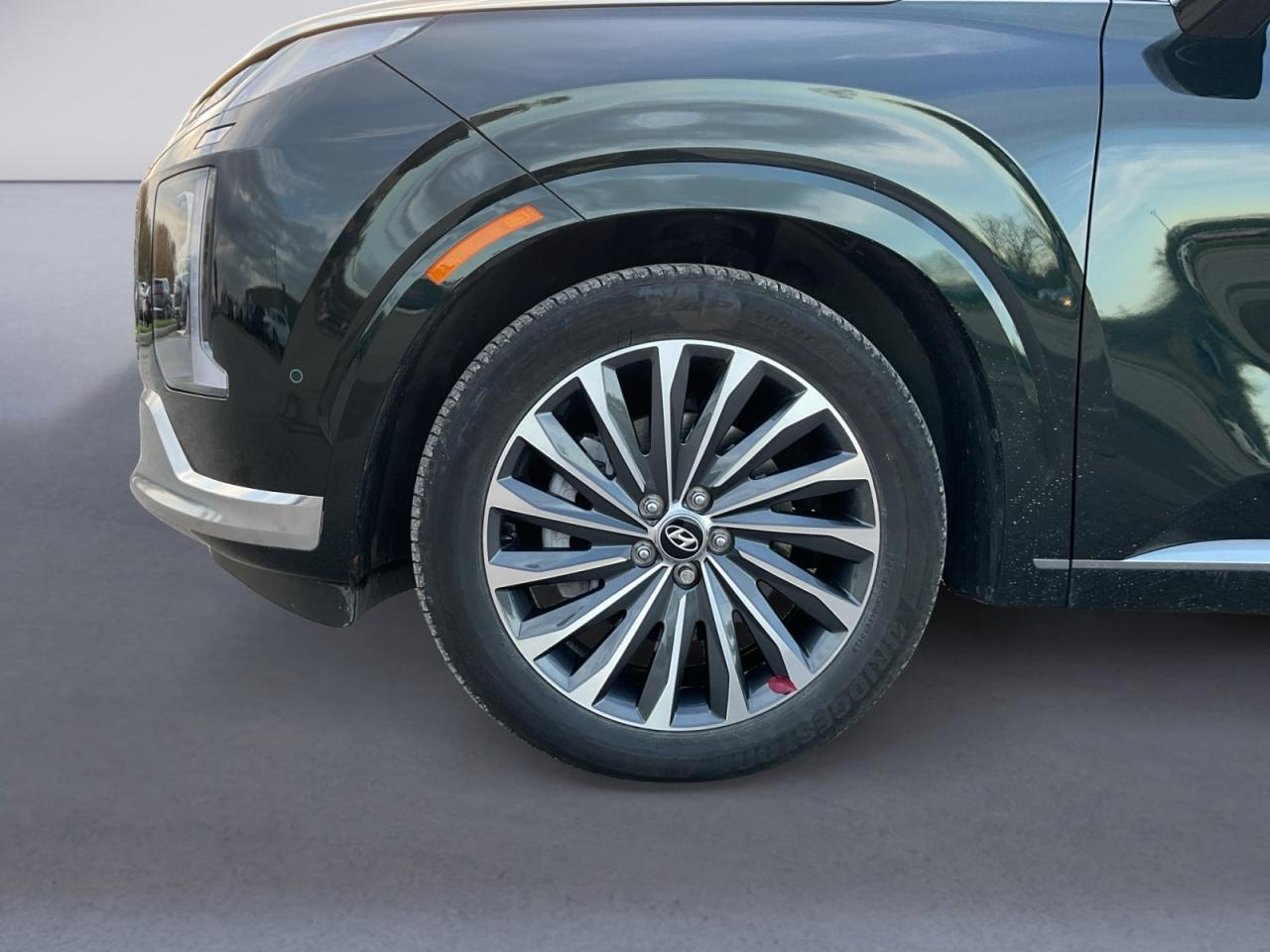 2024 Hyundai PALISADE 3.8L Great kms! 7 Seater! Loaded! One Owner! Photo