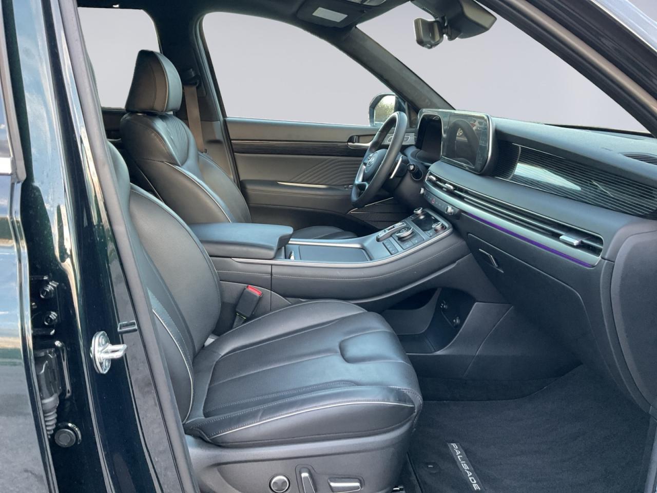 2024 Hyundai PALISADE 3.8L Great kms! 7 Seater! Loaded! One Owner! Photo