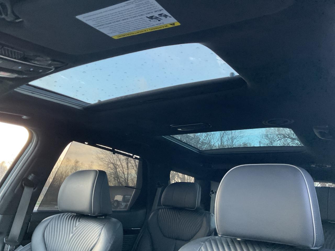 2024 Hyundai PALISADE 3.8L Great kms! 7 Seater! Loaded! One Owner! Photo