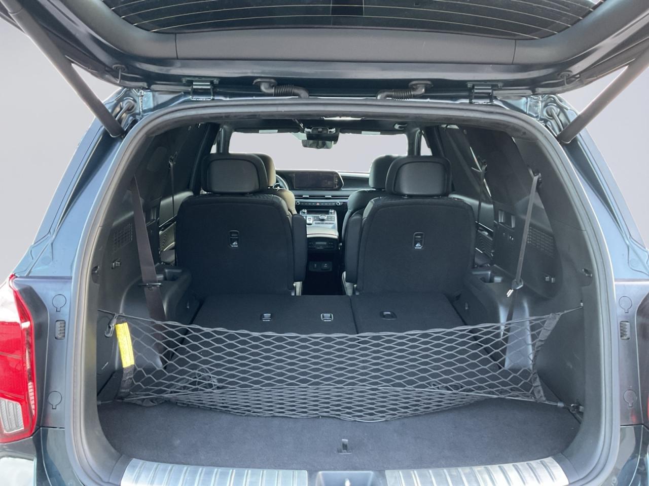 2024 Hyundai PALISADE 3.8L Great kms! 7 Seater! Loaded! One Owner! Photo