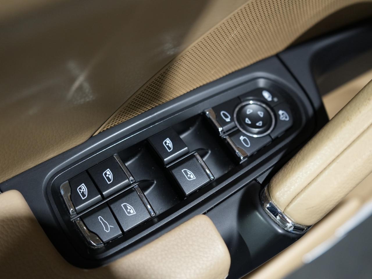 2018 Porsche Cayenne AWD/PANO/NAV/CAM/BOSE/PARK ASSIST Photo