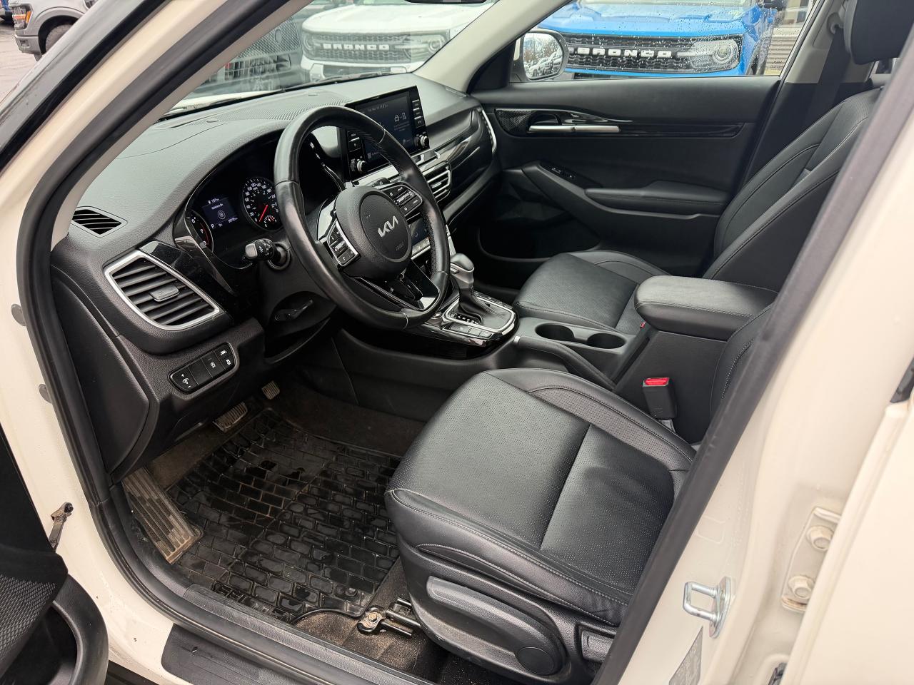 2023 Kia Seltos LX Photo5