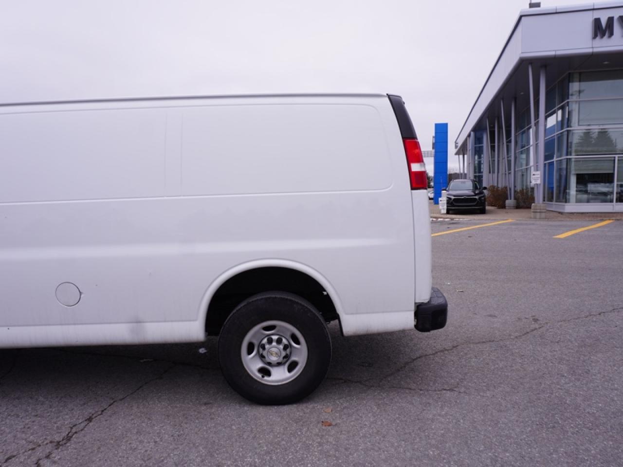 2023 Chevrolet Express Cargo Van 2500 135  -  Power Windows Photo