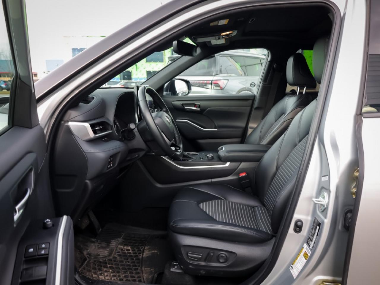 2023 Toyota Highlander XSE  -  Sunroof -  Power Liftgate Photo