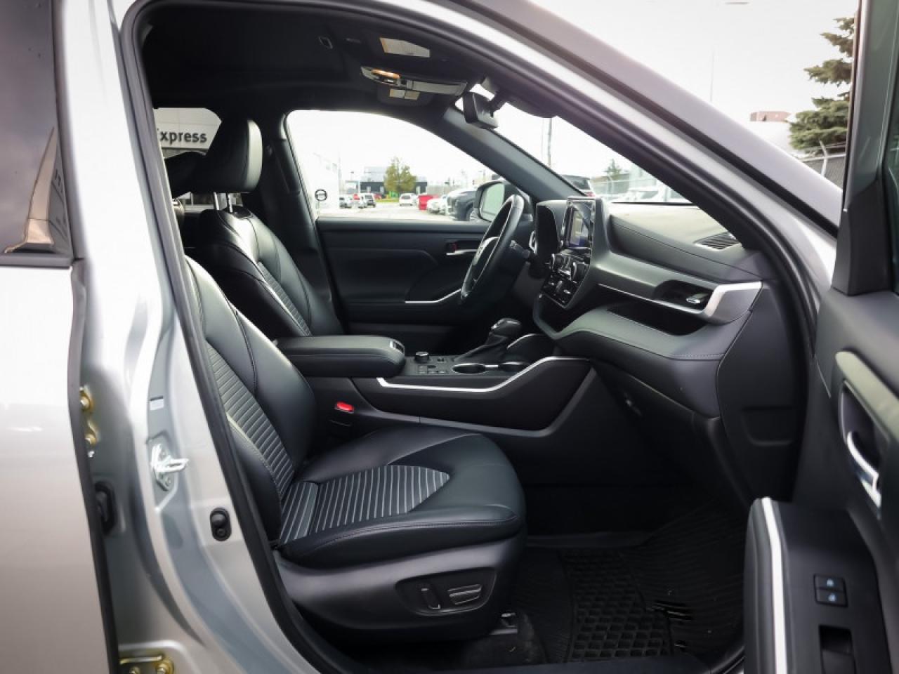 2023 Toyota Highlander XSE  -  Sunroof -  Power Liftgate Photo