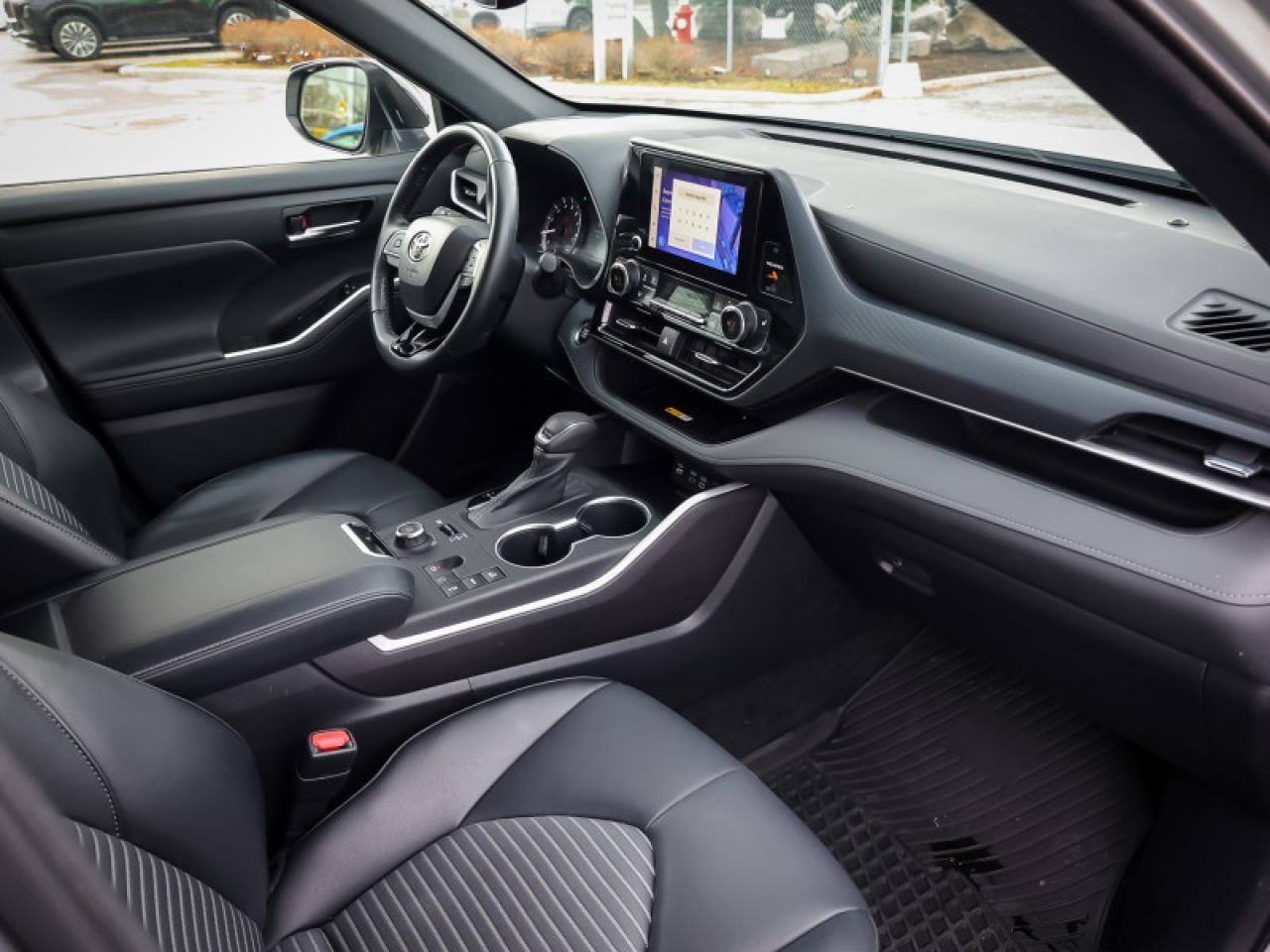 2023 Toyota Highlander XSE  -  Sunroof -  Power Liftgate Photo