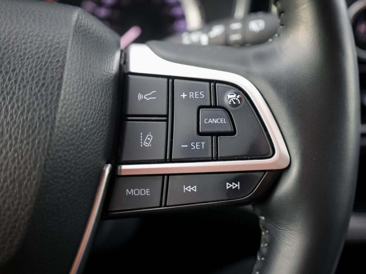 2023 Toyota Highlander XSE  -  Sunroof -  Power Liftgate Photo