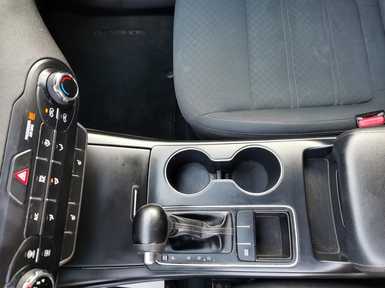 2018 Kia Sorento LX - Photo #17