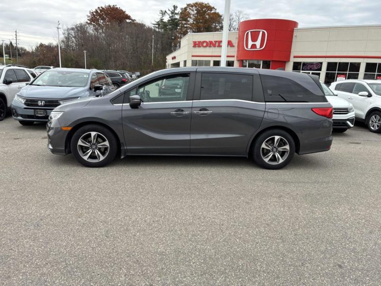 2019 Honda Odyssey EX | Sunroof | Heated Seats | Power Sliders | Power Seat | Rear Camera & More ! Photo3