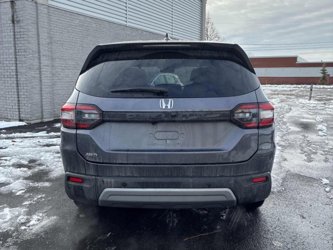 2023 Honda Pilot EX-L AWD | Leather | Sunroof | Heated Wheel + Seats | Adaptive Cruise | CarPlay + Android | and More Photo4