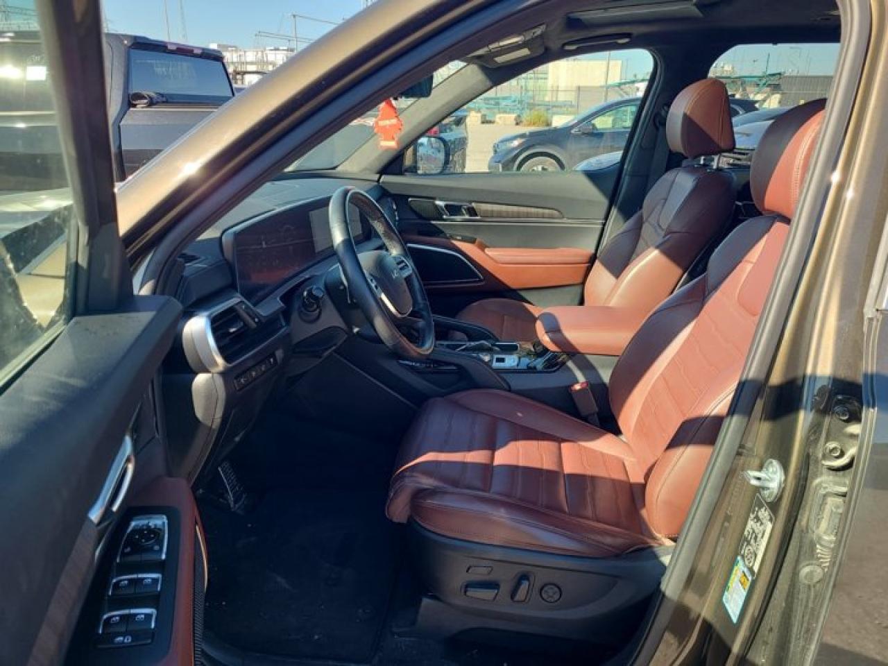 2023 Kia Telluride SX Limited | Terracotta Leather | Pano Roof | 360 Camera | Nav | Smart Cruise | and More ! Photo2