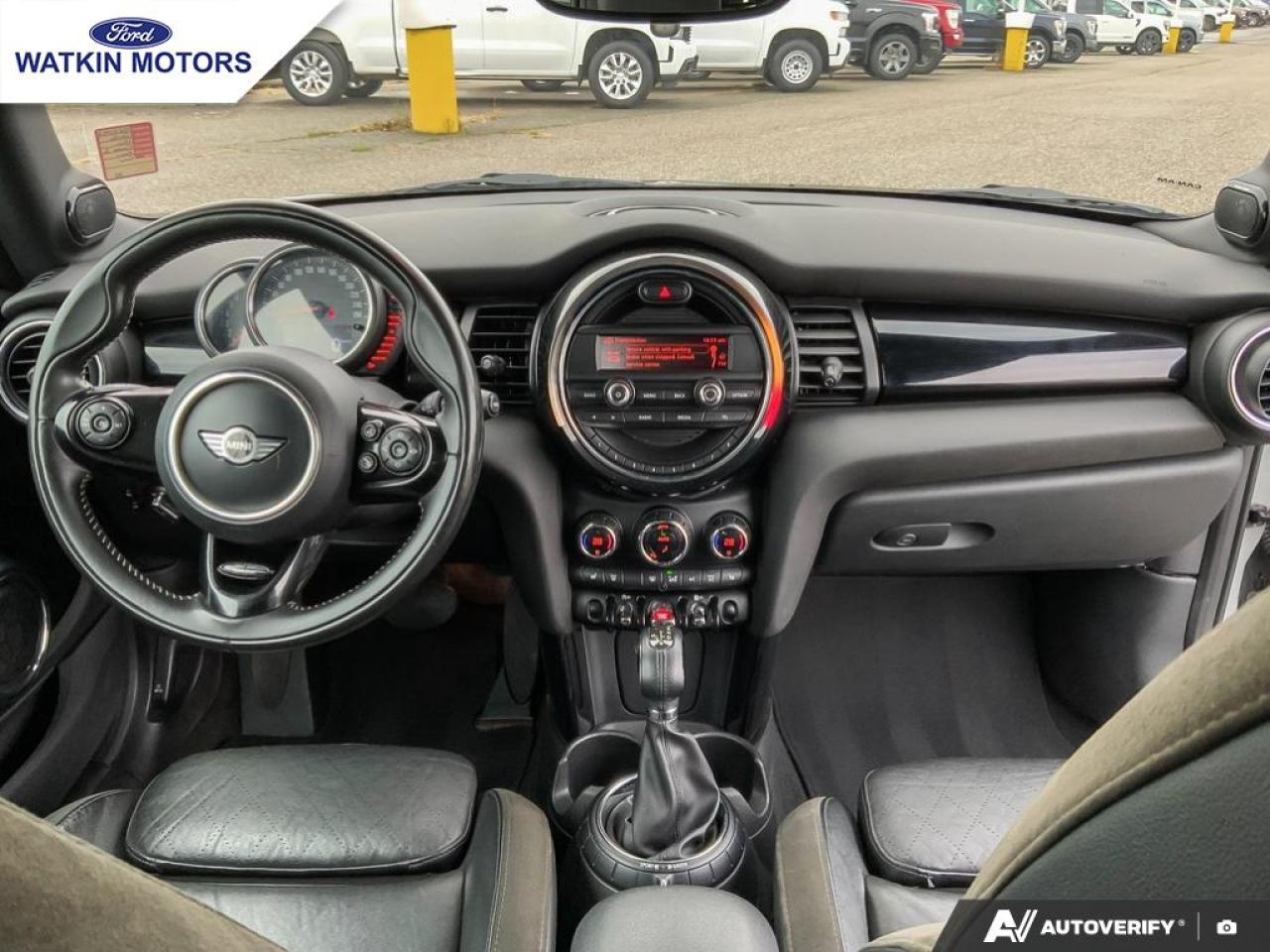 2016 MINI Cooper S  Photo26