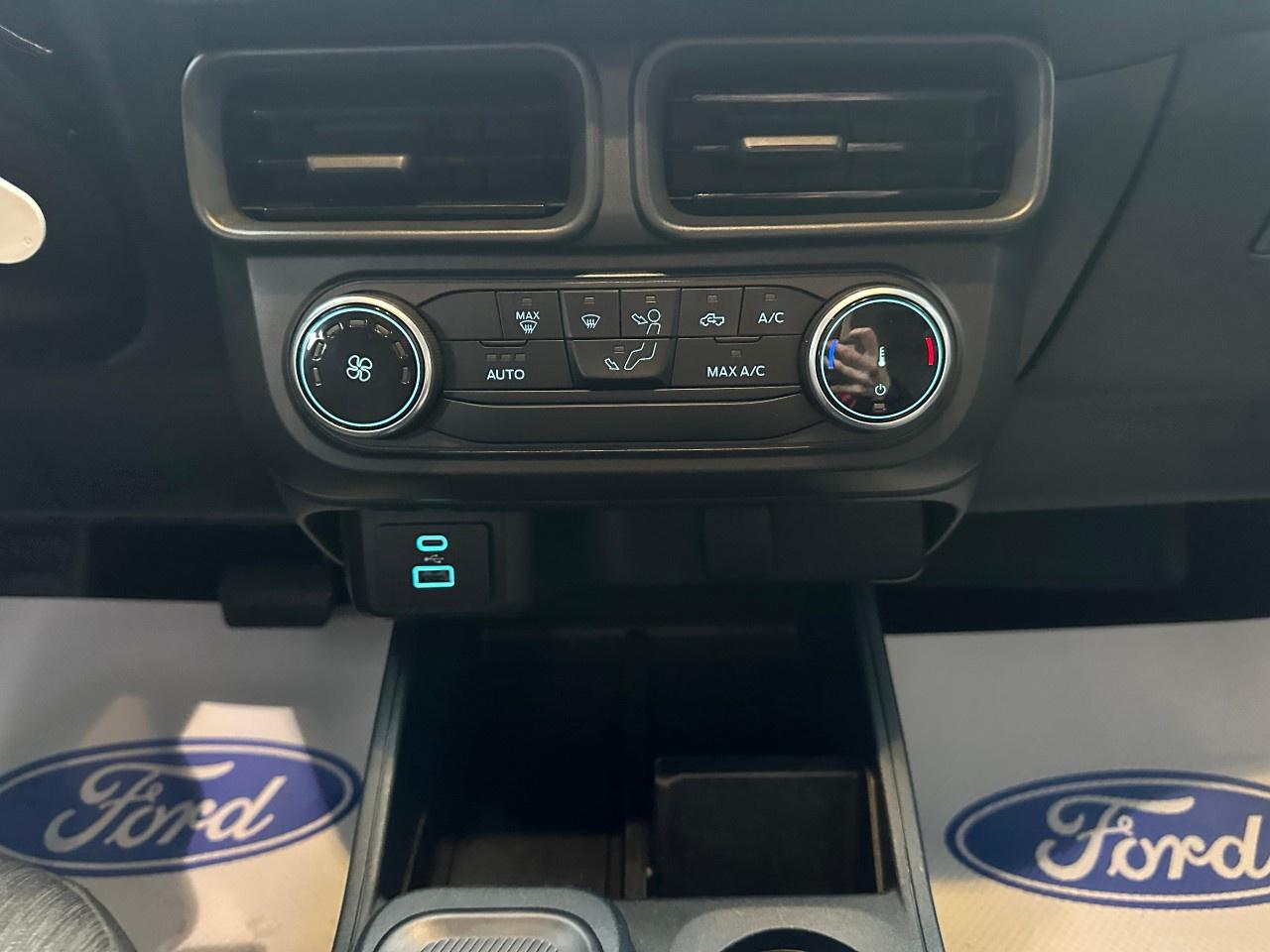 2023 Ford Maverick XLT AWD SuperCrew Photo