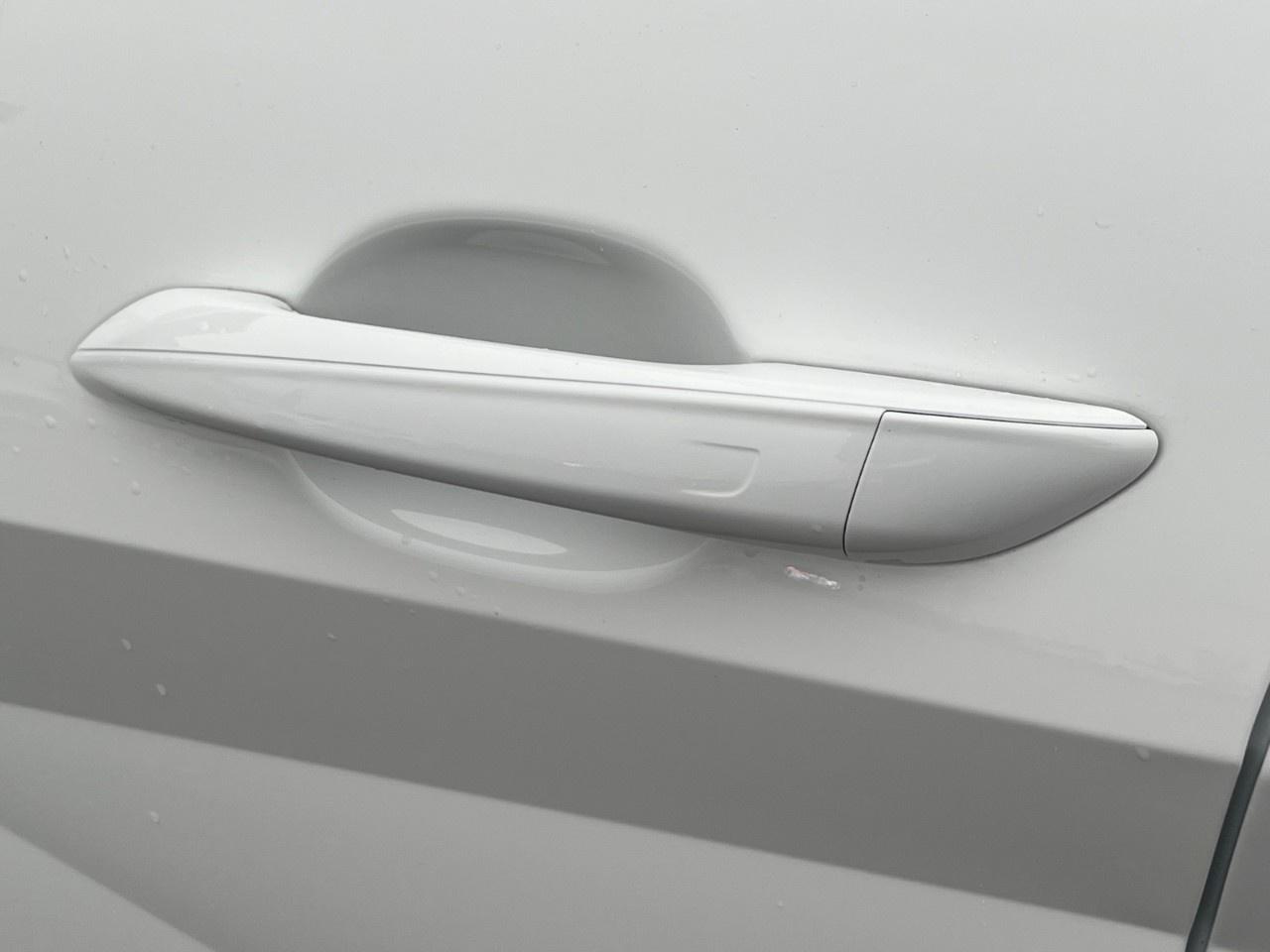 2026 Hyundai Elantra Hybrid Luxury Sedan Photo