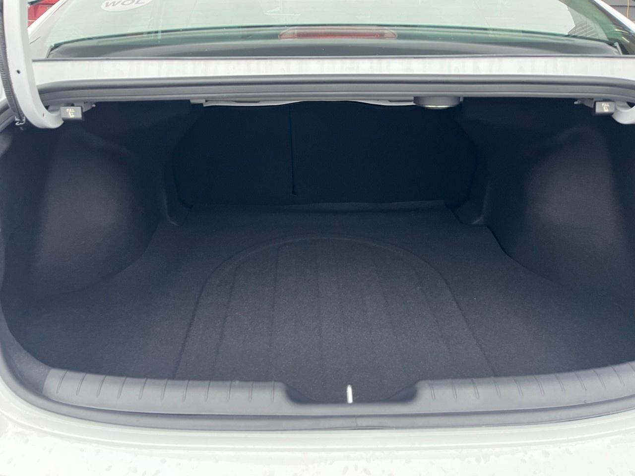 2026 Hyundai Elantra Hybrid Luxury Sedan Photo