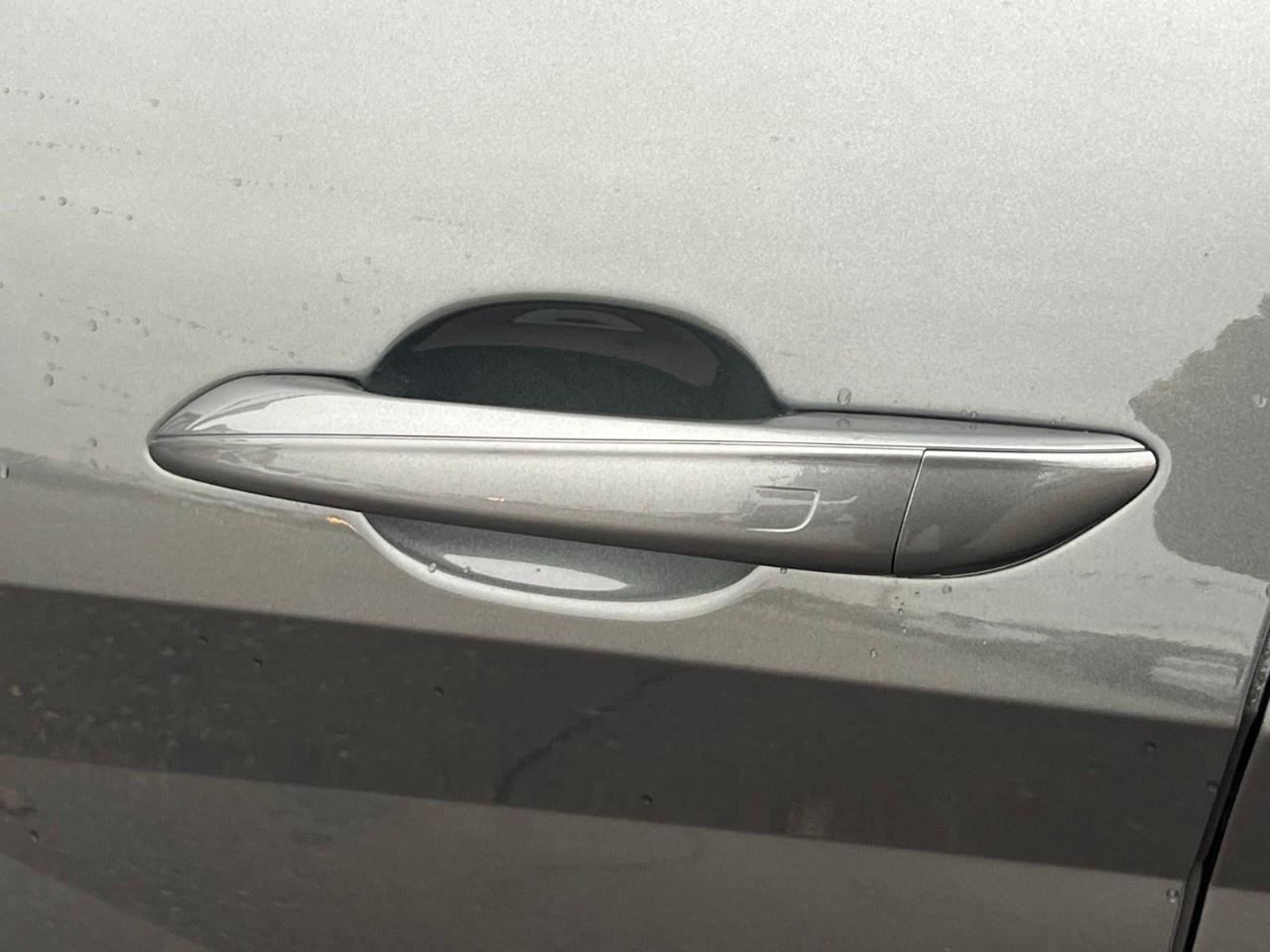 2026 Hyundai Elantra Hybrid Luxury Sedan Photo1