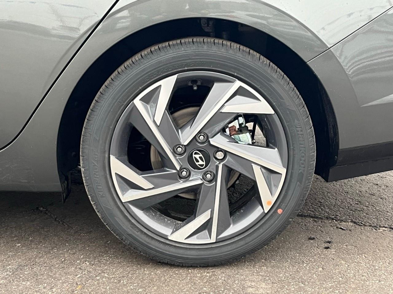 2026 Hyundai Elantra Hybrid Luxury Sedan Photo3