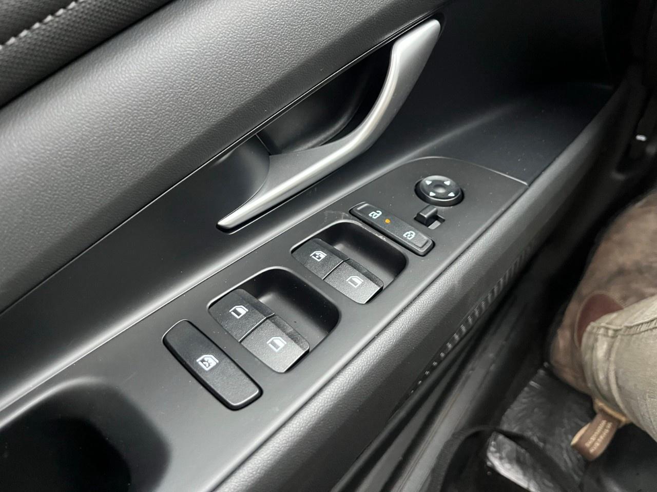 2026 Hyundai Elantra Hybrid Luxury Sedan Photo