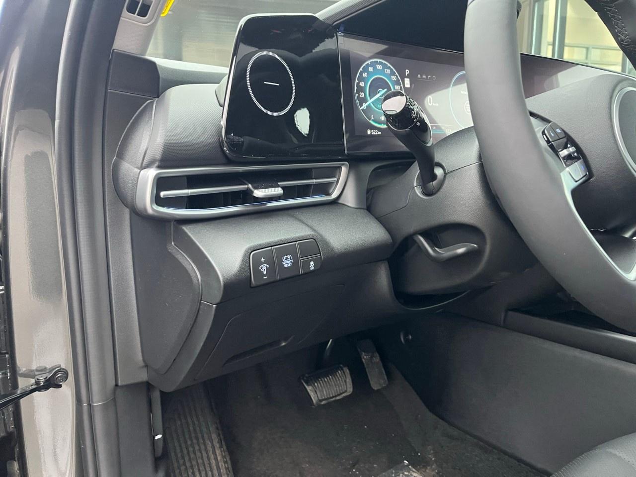 2026 Hyundai Elantra Hybrid Luxury Sedan Photo