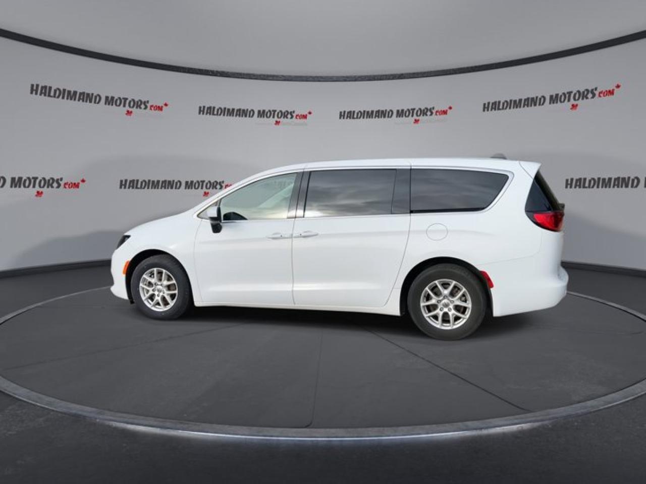 2023 Dodge Grand Caravan SXT | 2nd Row Captain Seats | Heated Seats | Remote Start Photo4