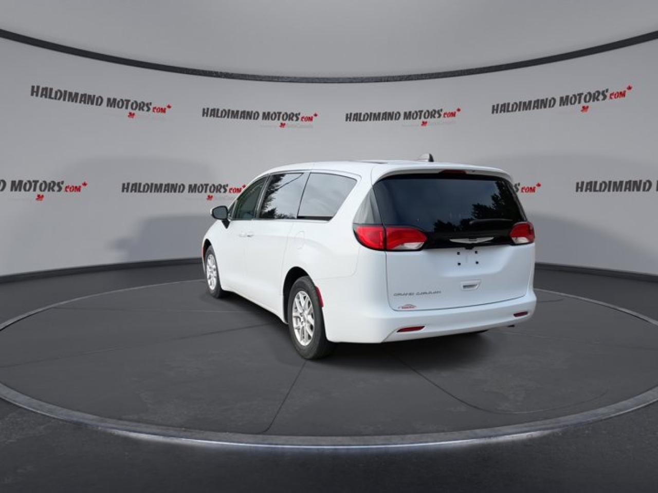 2023 Dodge Grand Caravan SXT | 2nd Row Captain Seats | Heated Seats | Remote Start Photo