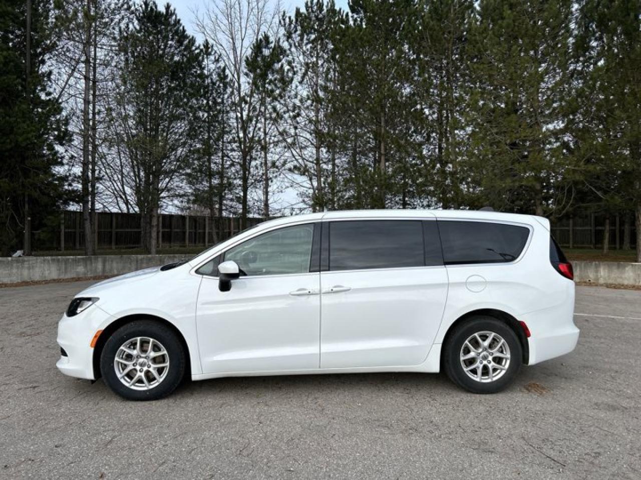 2023 Dodge Grand Caravan SXT | 2nd Row Captain Seats | Heated Seats | Remote Start Photo