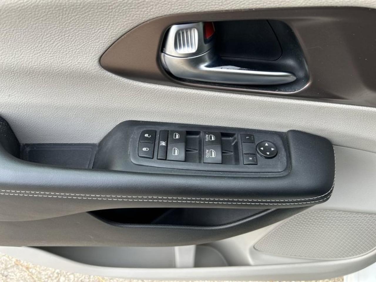 2023 Dodge Grand Caravan SXT | 2nd Row Captain Seats | Heated Seats | Remote Start Photo