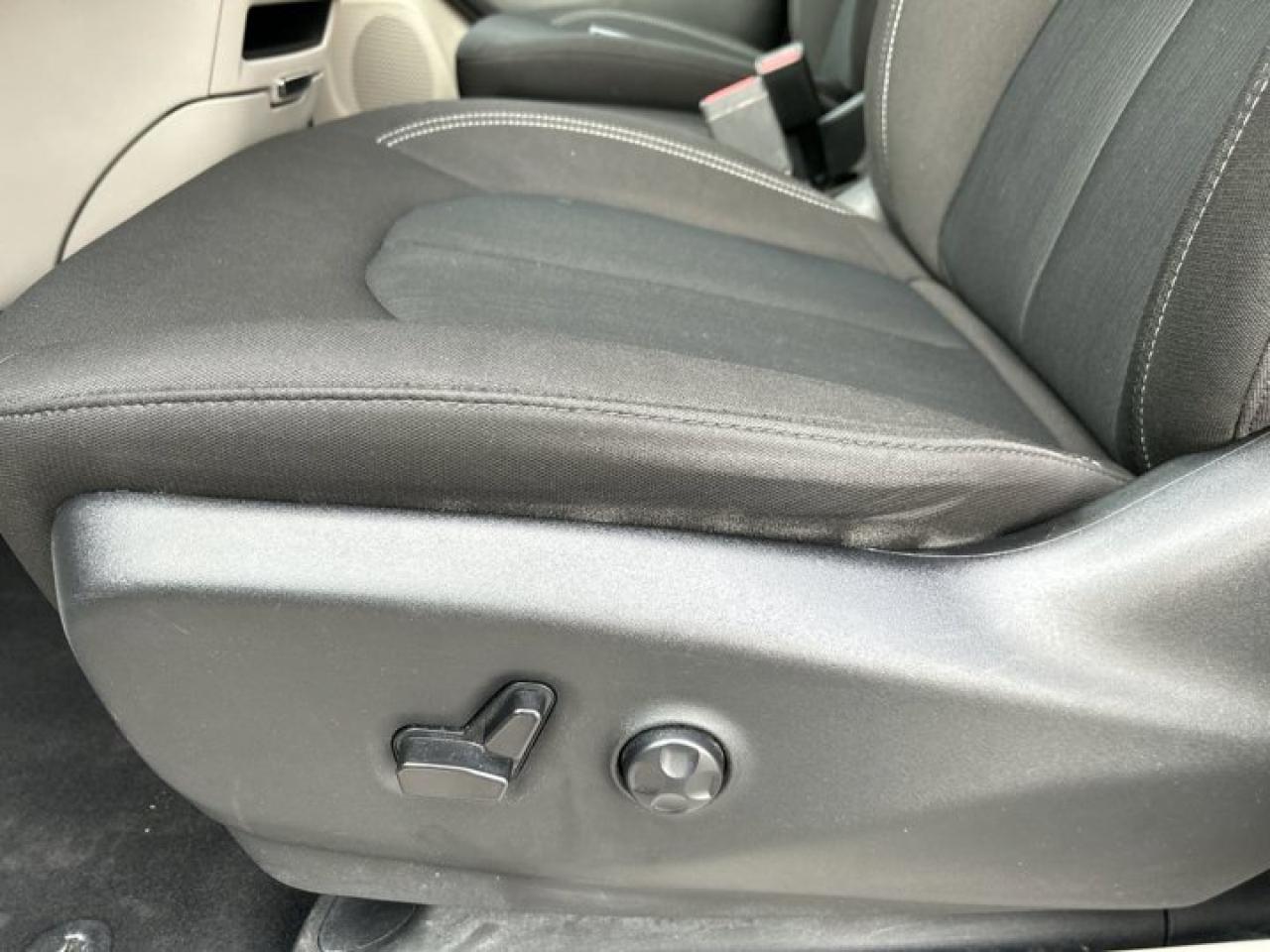 2023 Dodge Grand Caravan SXT | 2nd Row Captain Seats | Heated Seats | Remote Start Photo