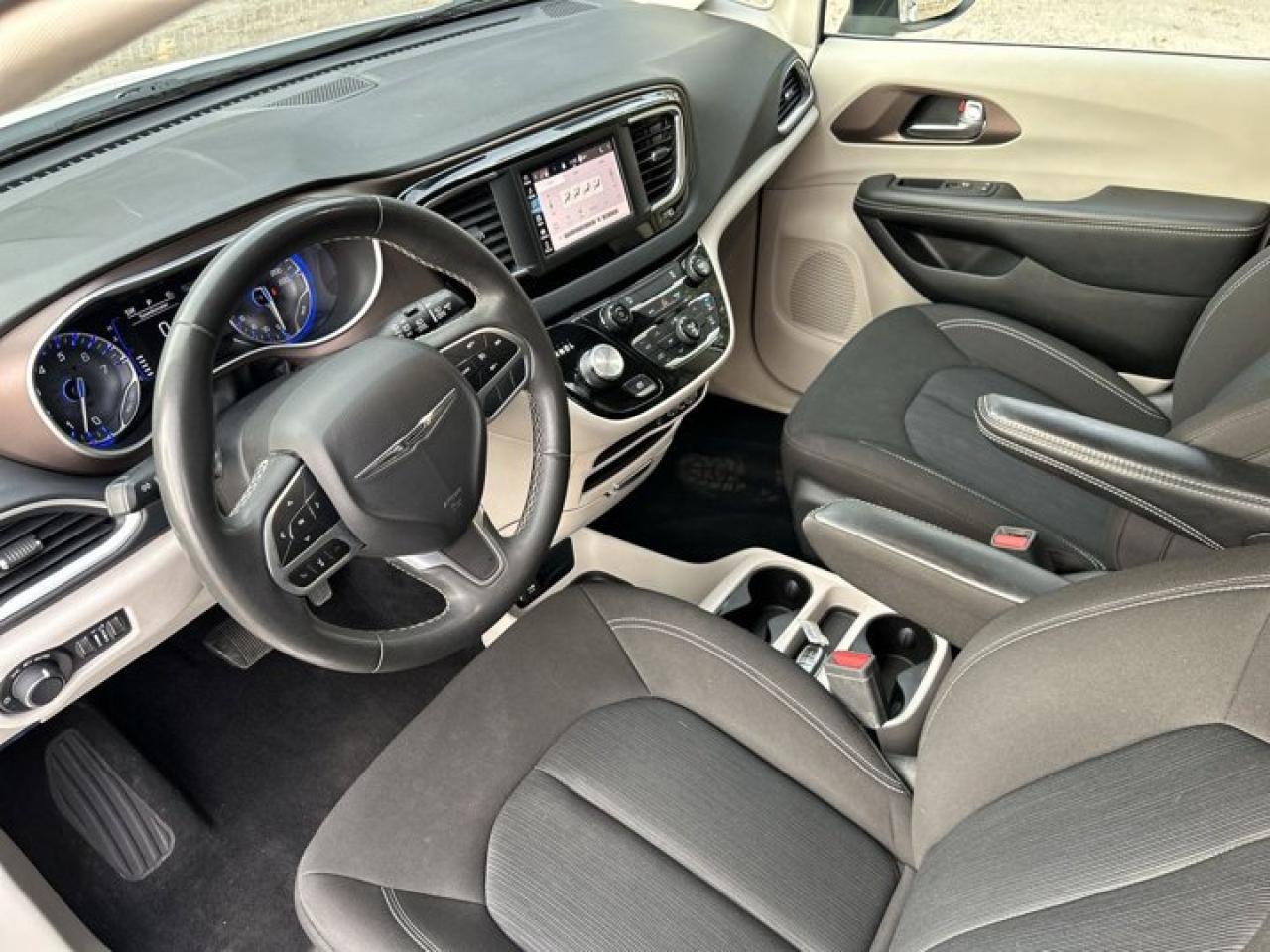 2023 Dodge Grand Caravan SXT | 2nd Row Captain Seats | Heated Seats | Remote Start Photo