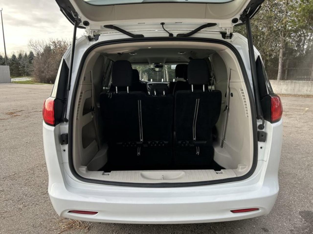 2023 Dodge Grand Caravan SXT | 2nd Row Captain Seats | Heated Seats | Remote Start Photo