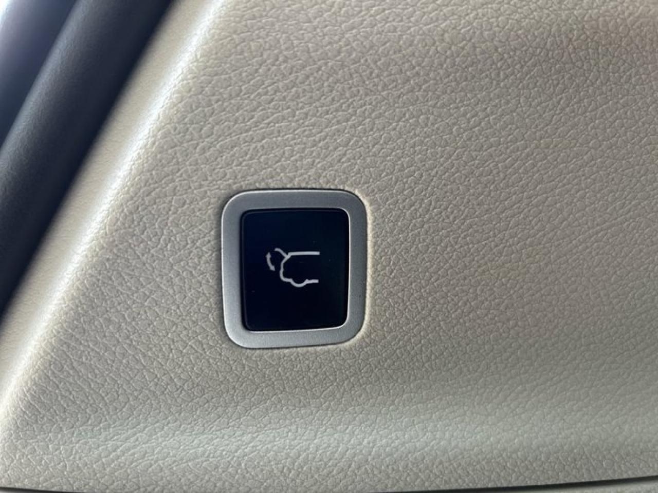 2023 Dodge Grand Caravan SXT | 2nd Row Captain Seats | Heated Seats | Remote Start Photo