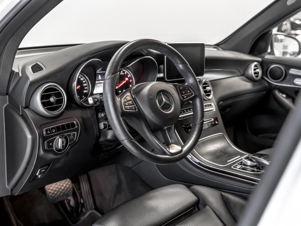 2018 Mercedes-Benz GLC GLC 300|AMG PKG|360CAM|BLINDSPOT|ACCIDENT FREE|LOADED Photo4