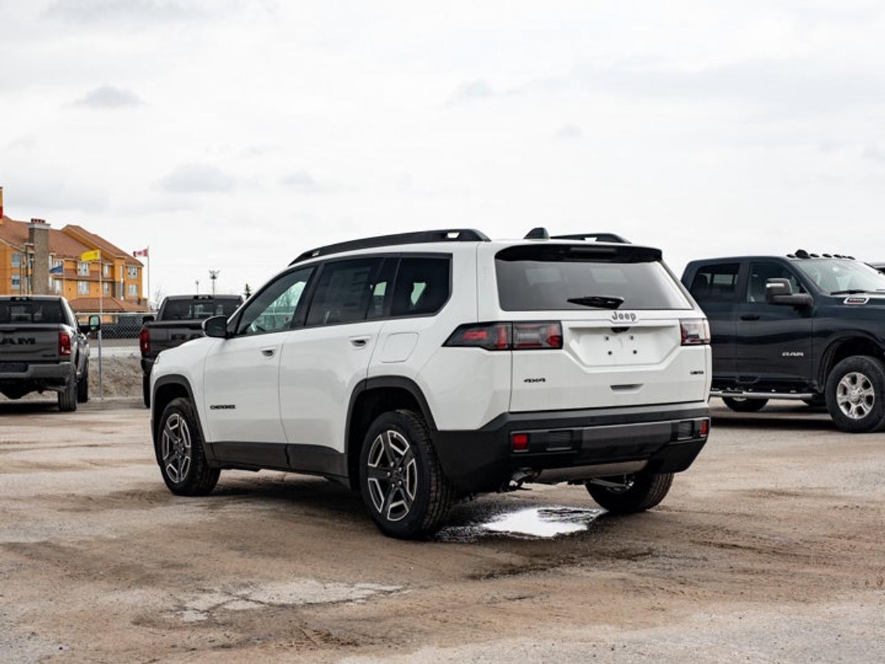 2026 Jeep Cherokee Limited Photo3