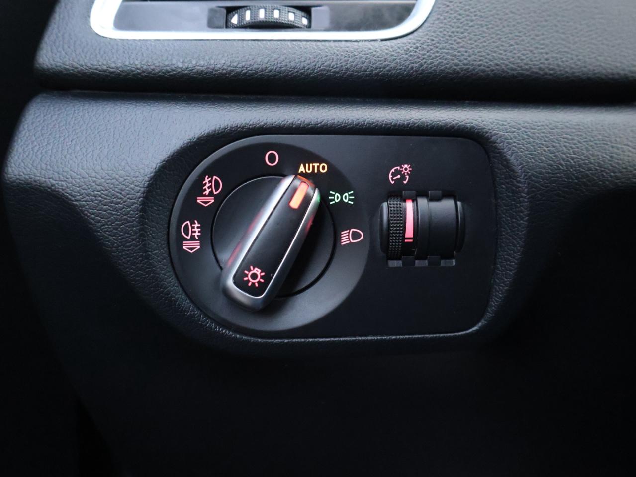 2015 Audi Q3 TECHNK AWD CERTIFIED CAMERA NAV BLUETOOTH HEATED LEATHER  P.ROOF P.SENSORS B.SPOT CRUISE ALLOYS - Photo #37