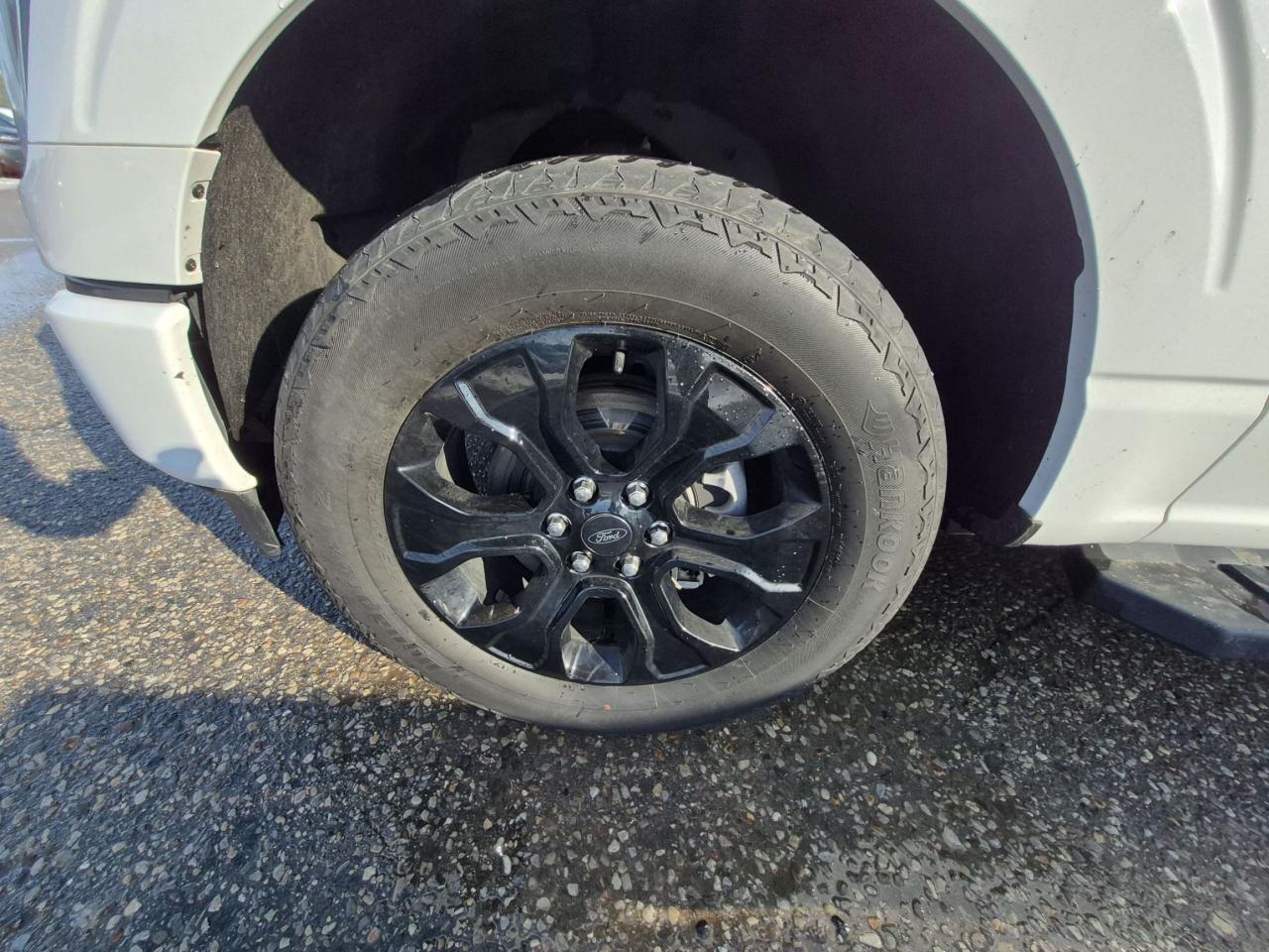 2022 Ford F-150 502A LARIAT, 20" RIMS, SPORT PACKAGE, FX4! Photo3