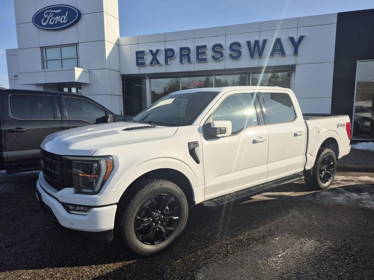 2022 Ford F-150 502A LARIAT, 20" RIMS, SPORT PACKAGE, FX4! Photo0