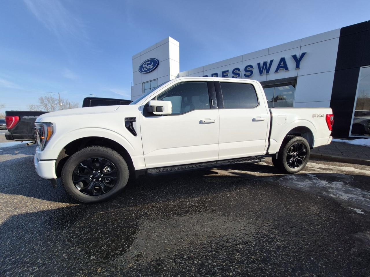 2022 Ford F-150 502A LARIAT, 20" RIMS, SPORT PACKAGE, FX4! Photo