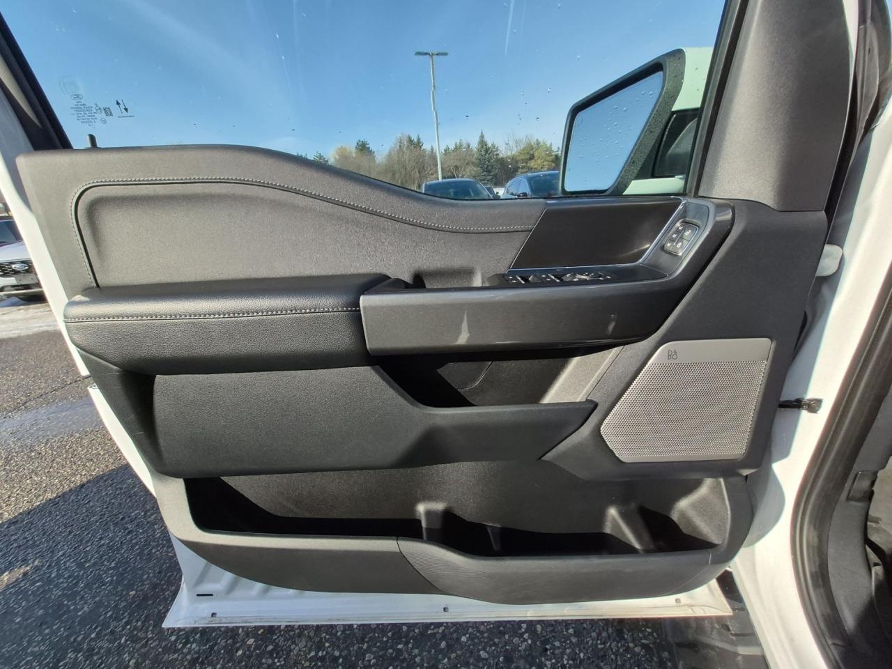 2022 Ford F-150 502A LARIAT, 20" RIMS, SPORT PACKAGE, FX4! Photo