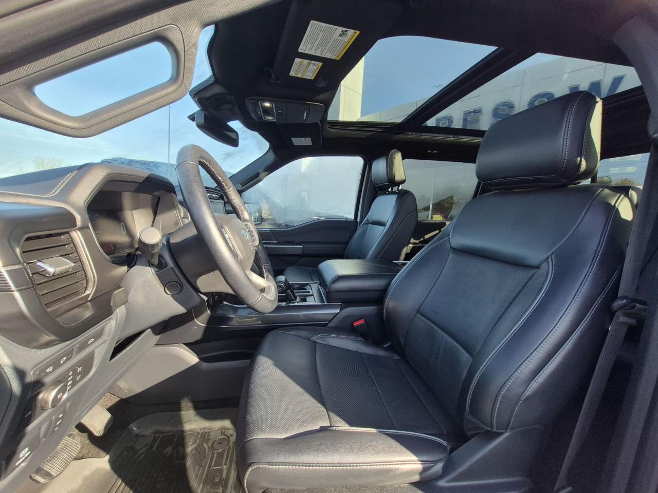 2022 Ford F-150 502A LARIAT, 20" RIMS, SPORT PACKAGE, FX4! Photo