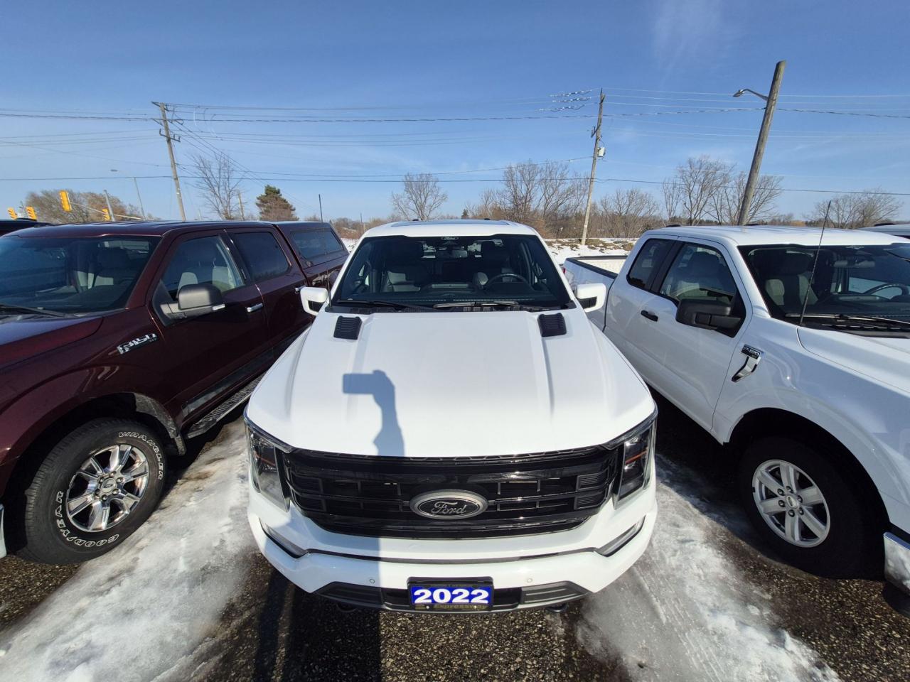 2022 Ford F-150 502A LARIAT, 20" RIMS, SPORT PACKAGE, FX4! Photo