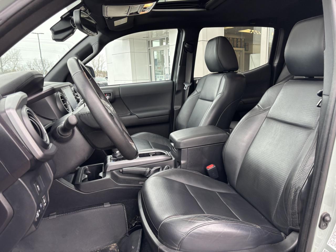 2023 Toyota Tacoma TRD SPORT, 3.5L V6, LOCAL TRADE! MOONROOF! NAV! Photo