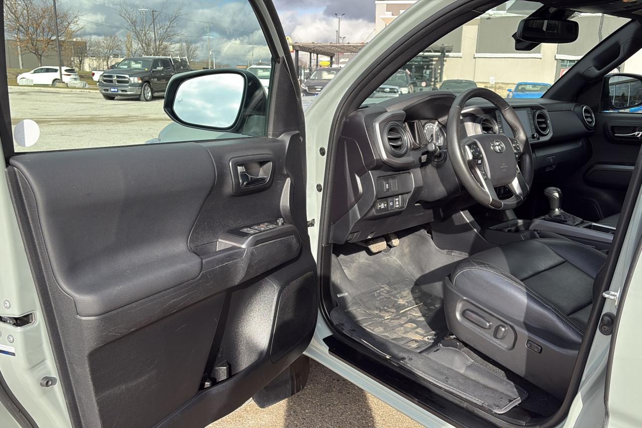 2023 Toyota Tacoma TRD SPORT, 3.5L V6, LOCAL TRADE! MOONROOF! NAV! Photo