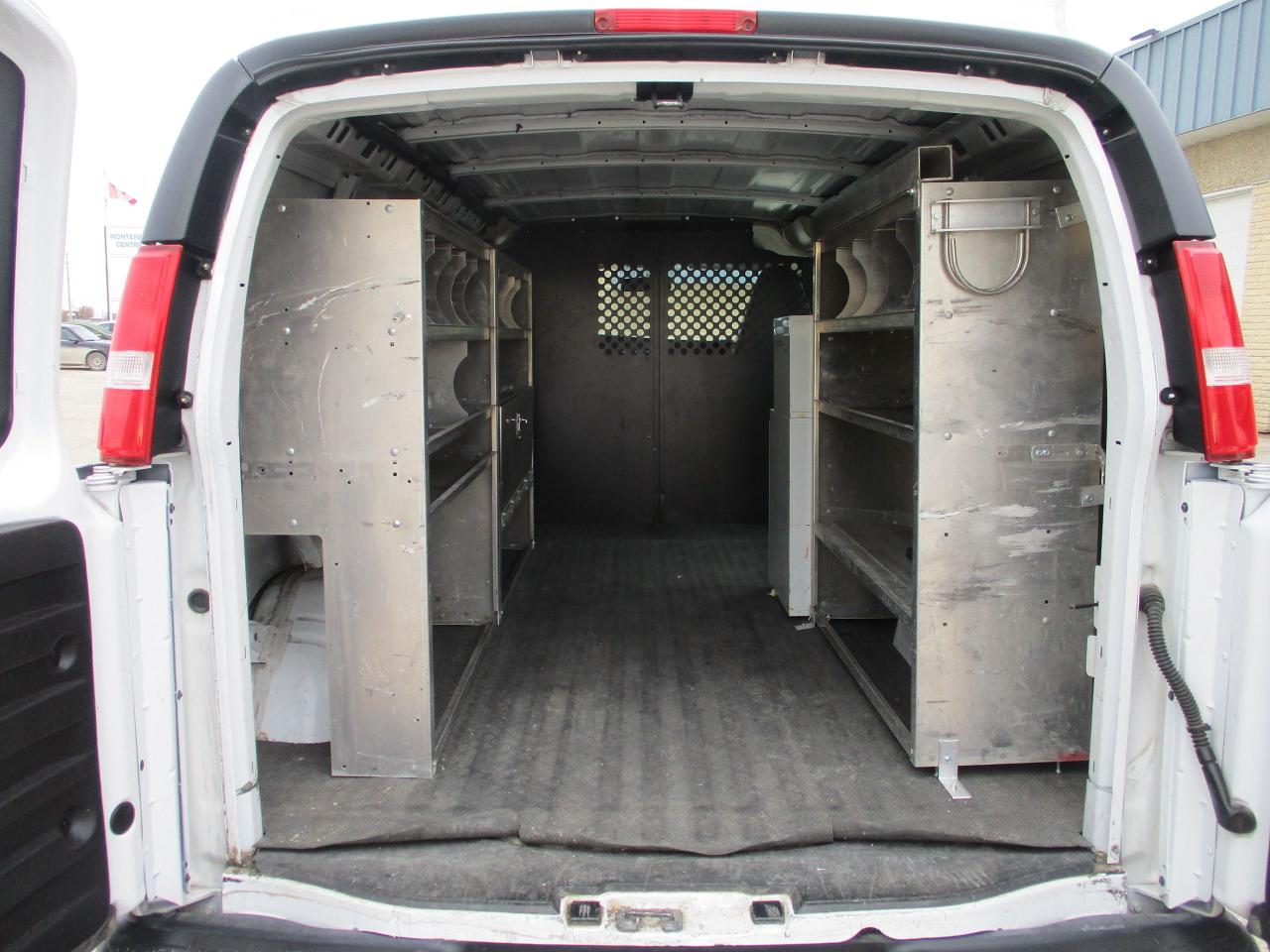 2023 GMC Savana Cargo Van RWD 2500 135" - Photo #7