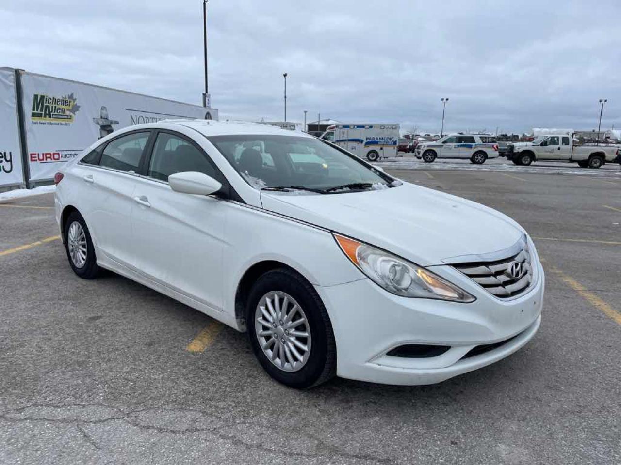 2013 HYUNDA SONATA GLS Photo2