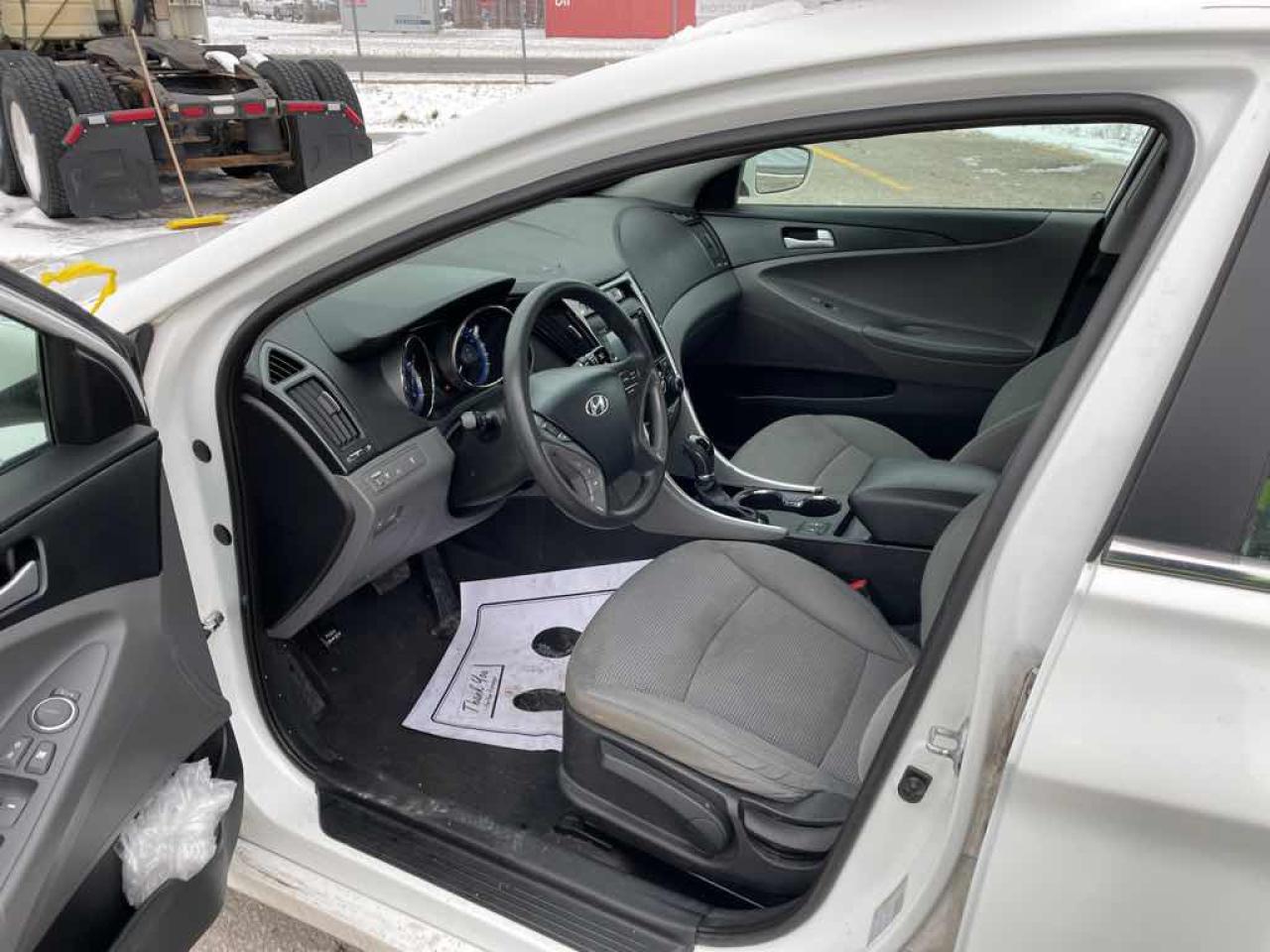 2013 HYUNDA SONATA GLS Photo