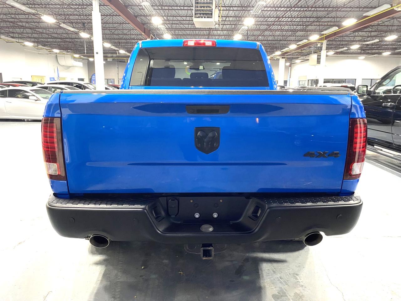 2021 RAM 1500 Classic WARLOCK 4X4 CREW CAB 5'7" BOX Photo3