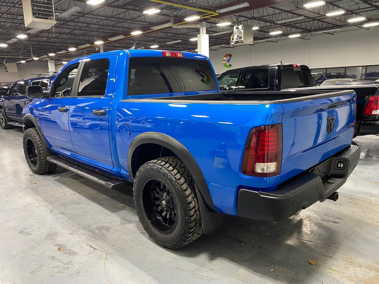 2021 RAM 1500 Classic WARLOCK 4X4 CREW CAB 5'7" BOX Photo2