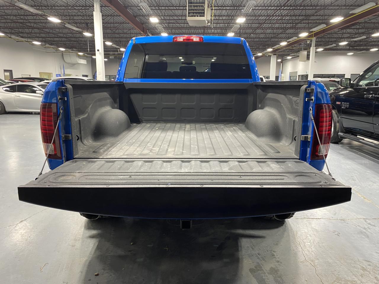 2021 RAM 1500 Classic WARLOCK 4X4 CREW CAB 5'7" BOX - Photo #16